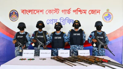 সুন্দরবনে কোস্টগার্ডের অভিযানে উদ্ধার অস্ত্র