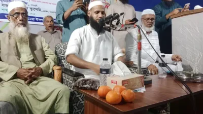 মাহফিলে কমলা বিক্রি করলেন প্রধান বক্তা