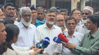 সরকারি ইউনানী ও আয়ুর্বেদিক মেডিক্যাল কলেজ ও হাসপাতাল পরিদর্শন শেষে সাংবাদিকদের বিভিন্ন প্রশ্নের জবাব দেন ঢাকা উত্তর সিটি কর্পোরেশনের (ডিএনসিসি) প্রশাসক মো. শফিকুল ইসলাম খান