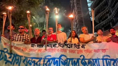 রাজধানীর নয়াপল্টনে মশাল মিছিল