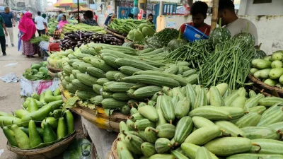 রাজধানীর একটি সবজির বাজার