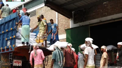 রংপুরের এক ডিলারের সার আনলোড