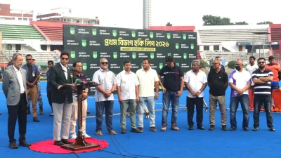 কথা বলছেন বিমান বাহিনী প্রধান এয়ার চিফ মার্শাল হাসান মাহমুদ খাঁন।