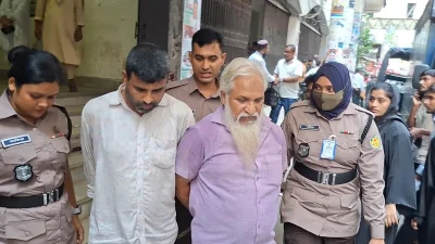 আদালত চত্বরে আসামিদের দুজন