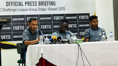 সংবাদ সম্মেলনে কোচ পা ওমর ও ইব্রাহিম।