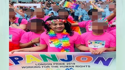 তাদেরকে একই রঙের পোশাক পরিয়ে ছবি তোলা হতো