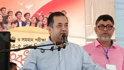 ময়মনসিংহে তথ্য প্রতিমন্ত্রী। ছবি: বাসস