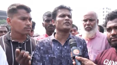 সাংবাদিকদের সঙ্গে কথা বলছেন অটোচালকরা