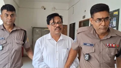 পুলিশি হেফাজতে আদালত প্রাঙ্গনে সাবেক এমপি নূর মোহাম্মদ (ফাইল ছবি)