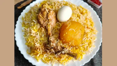 কলকাতা স্টাইলে চিকেন বিরিয়ানি (ছবি: সংগৃহীত)