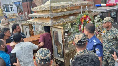 রোটনের মরদেহ হস্তান্তরের সময় বেনাপোল আন্তর্জাতিক চেকপোস্টে উপস্থিত ছিলেন পুলিশ, বিজিবি ও প্রশাসনের কর্মকর্তারা