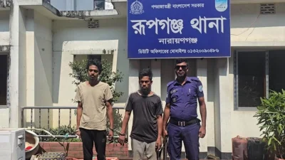 অটোরিকশা নিয়ে পালিয়ে যাওয়ার সময় পুলিশের চেকপোস্টে ধরা পড়েছে দুই যুবক