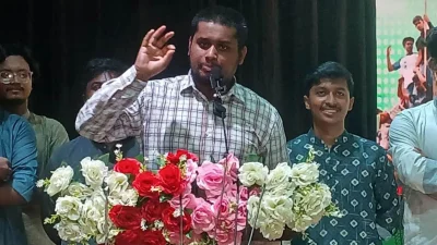 সোমবার দুপুরে নারায়ণগঞ্জ জেলা শিল্পকলা একাডেমিতে এসএসসি পরীক্ষায় জিপিএ-৫ পাওয়া শিক্ষার্থীদের সংবর্ধনা অনুষ্ঠানে বক্তব্য দেন এমপি হাসনাত আবদুল্লাহ