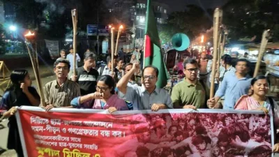 শাহবাগে মশাল মিছিল
