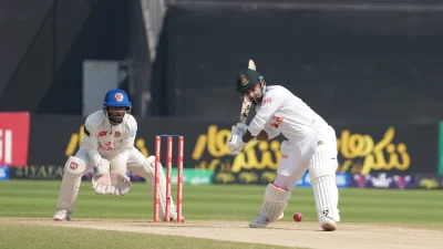 সেঞ্চুরির পর আউট হন লিটন।
