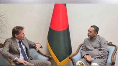 মাহদী আমিনের সঙ্গে স্টিভেন কোলেট