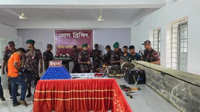 উদ্ধার ইয়াবা ও ডুবন্ত ক্যারিয়ার