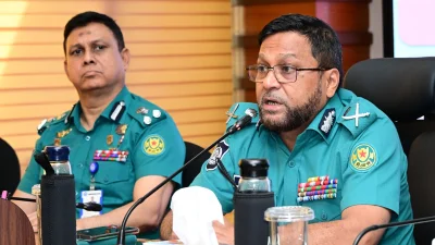 মাসিক অপরাধ পর্যালোচনা সভায় বক্তব্য রাখছেন ডিএমপি কমিশনার মোসলেহ্ উদ্দীন আহমদ