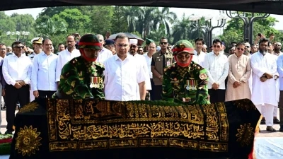 জাতীয় সংসদের দক্ষিণ প্লাজায় অনুষ্ঠিত বিএনপির দলীয় সাবেক সংসদ সদস্য সালাহ উদ্দিন আহমেদের প্রথম জানাজায় প্রধানমন্ত্রী তারেক রহমান