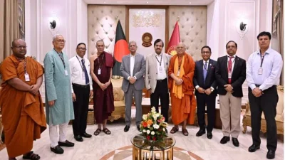 রাষ্ট্রপতি মির্জা ফখরুল ইসলাম আলমগীরের সঙ্গে বঙ্গভবনে বাংলাদেশ বৌদ্ধ কৃষ্টি প্রচার সংঘের সভাপতি শ্রীসদ্ধম্মসাসনধ্বজ বুদ্ধপ্রিয় মহাথেরের নেতৃত্বে প্রতিনিধিদল সাক্ষাৎ করেন,  ছবি: পিআইডি