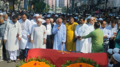 দলীয় কার্যালয়ের সামনে সালাউদ্দিন আহমেদের জানাজায় বক্তব্য দেন রুহুল কবির রিজভী