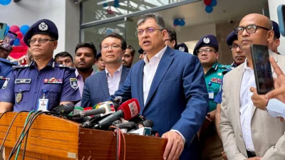 বুধবার দুপুরে চট্টগ্রামের দামপাড়া পুলিশ লাইনসে সিআইডির সাইবার পুলিশ সেন্টারের উদ্বোধন শেষে সাংবাদিকদের সঙ্গে কথা বলেন স্বরাষ্ট্রমন্ত্রী সালাহউদ্দিন আহমদ
