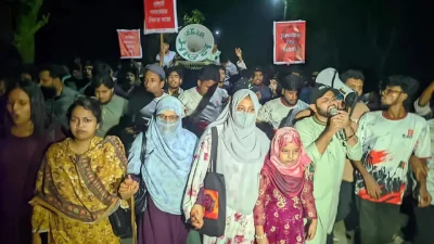 রংপুর নগরীর লালবাগ এলাকায় ‘মার্চ ফর ইনসাফ’ কর্মসূচির সমাবেশে অংশগ্রহণকারীরা