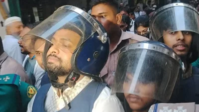 আদালতে আয়াস