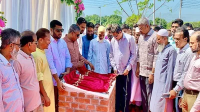 বিভিন্ন উন্নয়ন প্রকল্প পরিদর্শনে গৃহায়ণ ও গণপূর্তমন্ত্রী জাকারিয়া তাহের