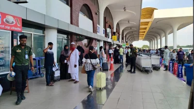 শাহজালাল বিমানবন্দরে যাত্রীরা