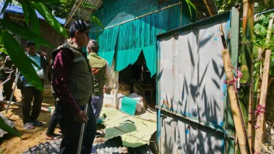 চট্টগ্রামের রাঙ্গুনিয়ায় সরকারি বনভূমি দখল মুক্ত করতে গিয়ে অতর্কিত হামলার শিকার হয়েছেন বন বিভাগের কর্মকর্তারা
