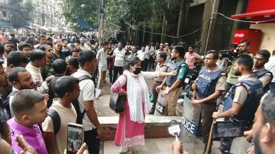 প্রশ্ন ফাঁসের পর রাস্তায় নামেন পরীক্ষার্থীরা