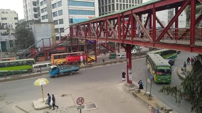 শ্যামলী ওভারব্রিজের নিচে রাস্তা পারাপারের সময় গাড়ির চাপায় ২ নারী নিহত 