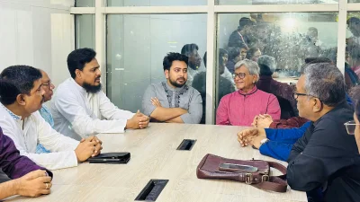 বাংলামোটরে দলের অস্থায়ী কেন্দ্রীয় কার্যালয়ে এনসিপি নেতারা