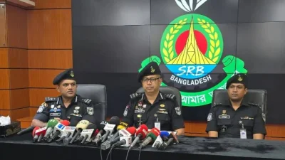 সংবাদ সম্মেলনে বক্তব্য রাখছেন এসআরবি-৩-এর অধিনায়ক লেফটেন্যান্ট কর্নেল ফায়েজুল আরেফীন।