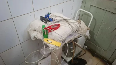 হাসপাতালে ভাঙচুর হওয়া ইসিজি মেশিন (সংগৃহীত ছবি)