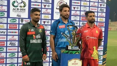 ট্রফির সঙ্গে তিন অধিনায়ক।