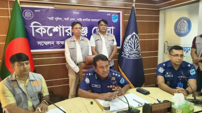 সংবাদ সম্মেলনে কিশোরগঞ্জের পুলিশ সুপার মিজানুর রহমান।