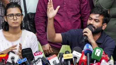 অভিজিৎ দিপকে ও নেহা বোরা। ফাইল ছবি: এক্স