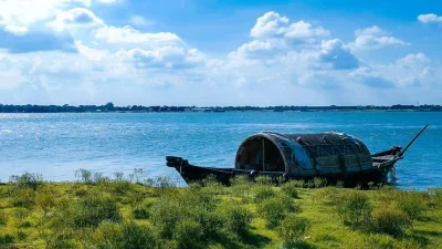 নারায়ণগঞ্জের সোনারগাঁয়ে মেঘনা নদীর বুকে জেগে থাকা মায়াদ্বীপ (ছবি: সংগৃহীত)