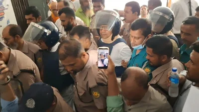 আদালত চত্বরে আনিসুল হক ও জুনাইদ আহমেদ পলক