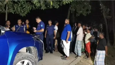 ঘটনাস্থল পরিদর্শন করছে পুলিশ।