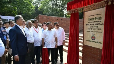 জুলাই গণআন্দোলনের শহীদ পরিবারের সদস্যদের সঙ্গে নিয়ে রাজধানীর ওসমানী উদ্যানে ‘জুলাই স্মৃতিস্তম্ভ’ উদ্বোধন করেছেন প্রধানমন্ত্রী তারেক রহমান