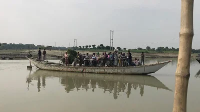 চৌমাদিয়া, আতারপাড়া ও দিয়াড়কাদিরপুরের মানুষের যাতায়াতের একমাত্র ভরসা নৌকা