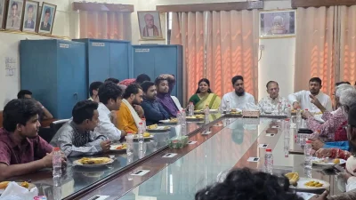ঢাকেশ্বরী মন্দিরে শারদীয় দুর্গাপূজার শুভেচ্ছা বিনিময় করছেন জাতীয় নাগরিক পার্টির (এনসিপি) নেতারার