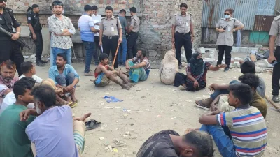অভিযানে বেশ কয়েকজনকে আটক করা হয়েছে