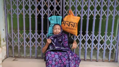 চাঁদপুরের শাহরাস্তি উপজেলায় ছয় ছেলে থাকা সত্ত্বেও কোনও সন্তানের ঘরে আশ্রয় পেলেন না ৮৫ বছরের বৃদ্ধা মা