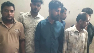 টাঙ্গাইলের দেলদুয়ারে এক গৃহবধূকে সংঘবদ্ধ ধর্ষণের দায়ে ছয় জনকে যাবজ্জীবন সশ্রম কারাদণ্ড দিয়েছেন আদালত