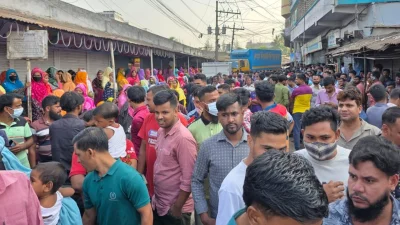 গাজীপুরে শ্রমিকদের সড়ক অবরোধ