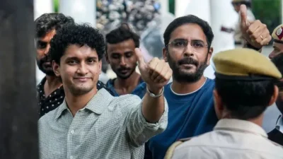 ককরোচ জনতা পার্টির (সিজেপি) দুই সহ-আহ্বায়ক সৌরভ দাস ও আশুতোষ রাঙ্কা। ছবি: ইন্ডিয়ান এক্সপ্রেস